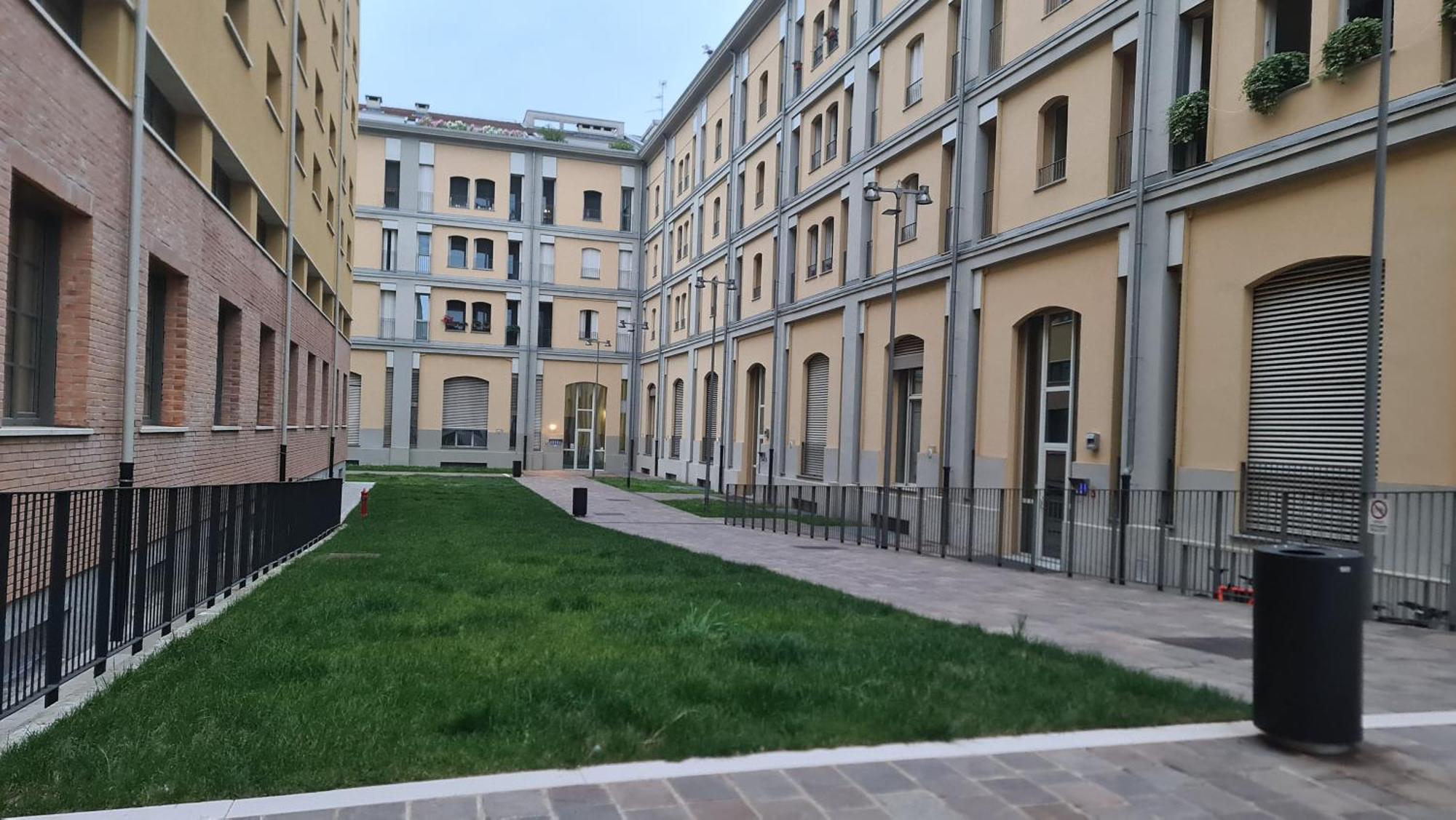 Milan Space Loft - Apartment Close To M5 Subway - Free Parking - Sky & Netflix Tv — Photos 1